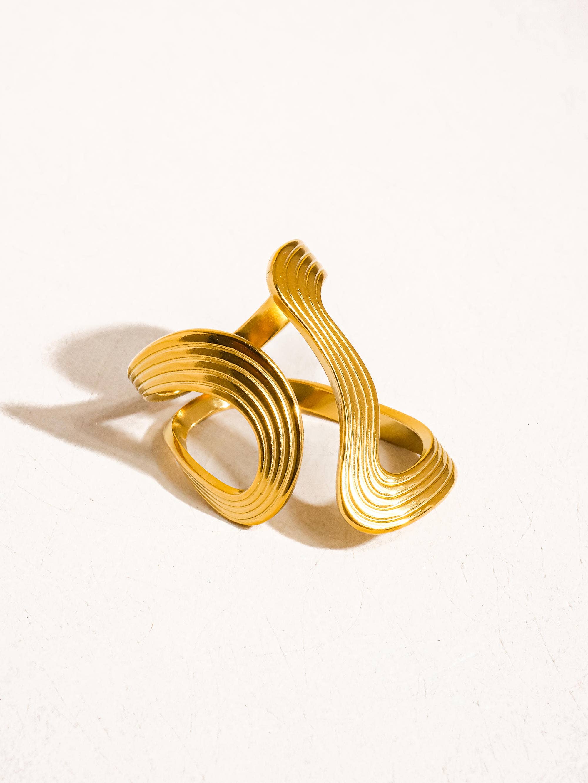 Xena wavy abstract ring