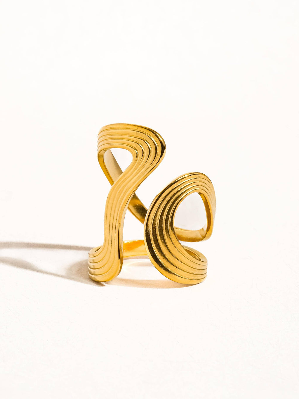 Xena wavy abstract ring